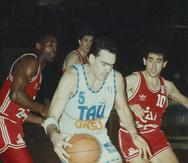 Ramón Rivas, aquí con el club Taugrés, es el jugador boricua con más temporadas jugadas en la Liga ACB. Se nacionalizó español, pero retuvo su ciudadanía deportiva puertorriqueña.