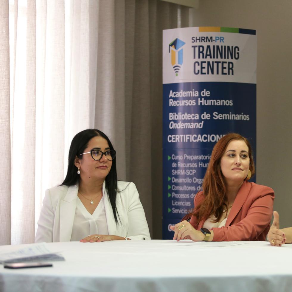 Desde la izquierda: Lorena Rodríguez, gerente de Capital Humano de Aon; Bárbara Carbonell, gerente de Bienestar de Aon, e Isabel Soto, presidenta de SHRM.