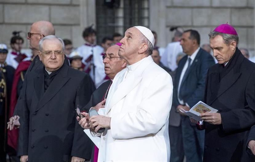 El portavoz aseguró que el Papa no manda mensajes ni bendiciones a través de ese medio. (EFE)