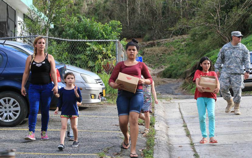 En el barrio Ángeles de Utuado, una apartada zona que colinda con el pueblo de Lares, para el sábado no se había recibido ayuda para los damnificados salvo por los suministros de aseo, ropa y limpieza de la Cruz Roja Americana y algunas iglesias.