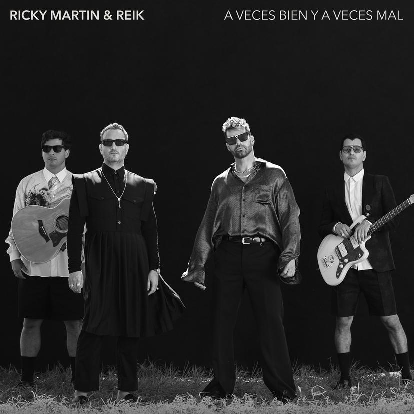Ricky Martin (segundo de derecha a izquierda), junto con los integrantes del grupo mexicano Reik, están en el tope de las lista de Billboard en estos momentos.