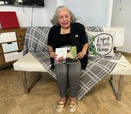 \ A sus 82 años, la profesora retirada Ángeles Josefina Almenas Velasco publica su tercer libro de poesía y lo presentará en el hogar geriátrico en el que vive.