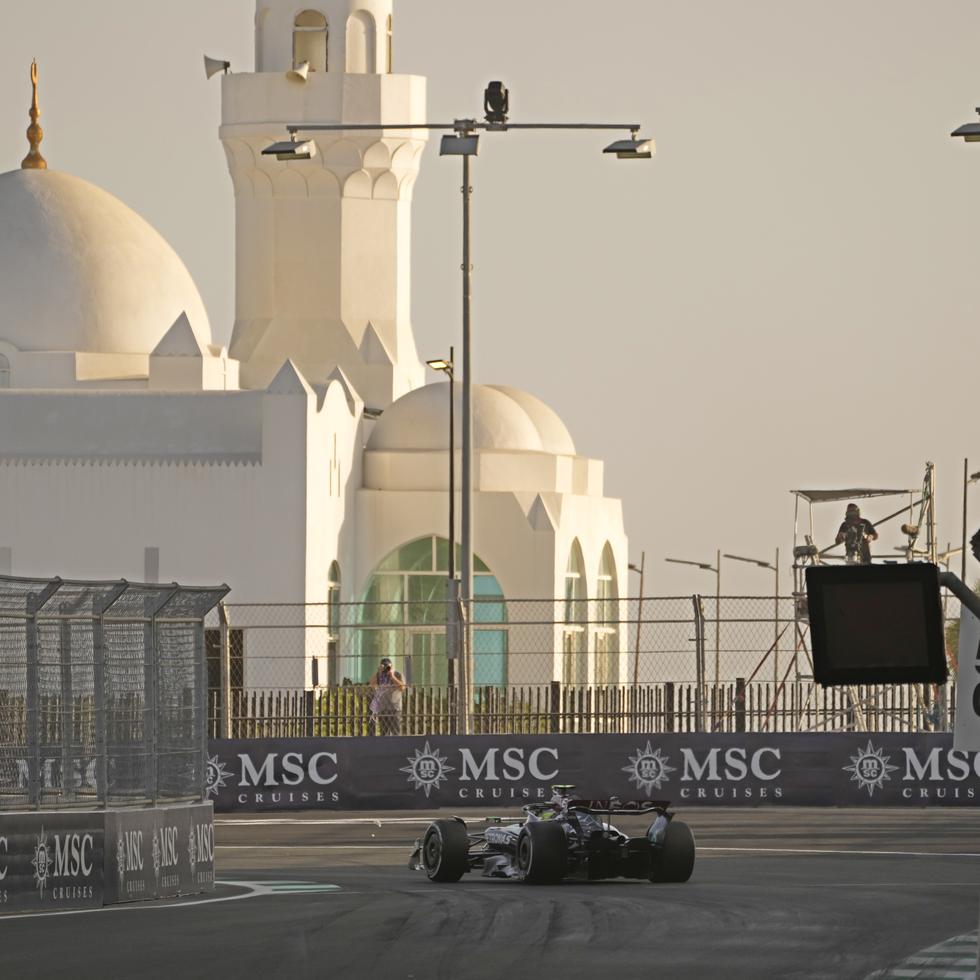 Lewis Hamilton durante la sesión de práctica el jueves en Jeddah.