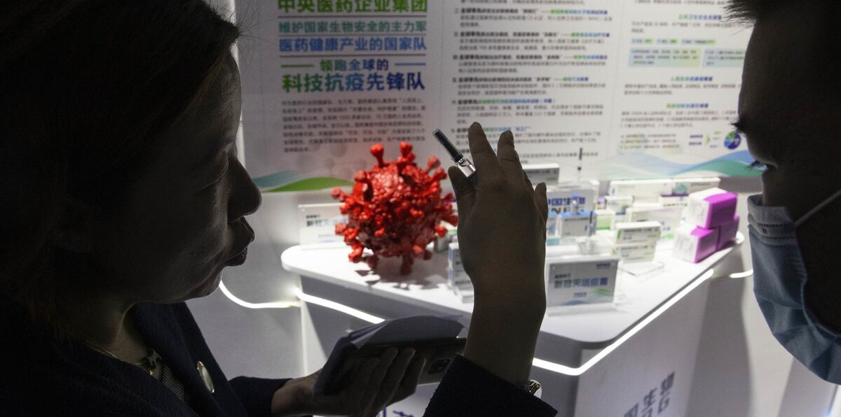 China aprueba polémica vacuna contra COVID-19
