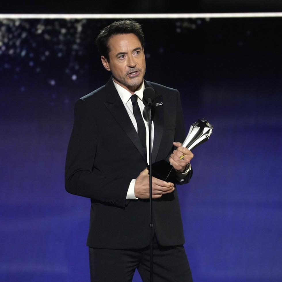 Robert Downey Jr. recibió el premio a mejor actor de reparto por "Oppenheimer" durante la 29ª edición de los Critics Choice Awards.
