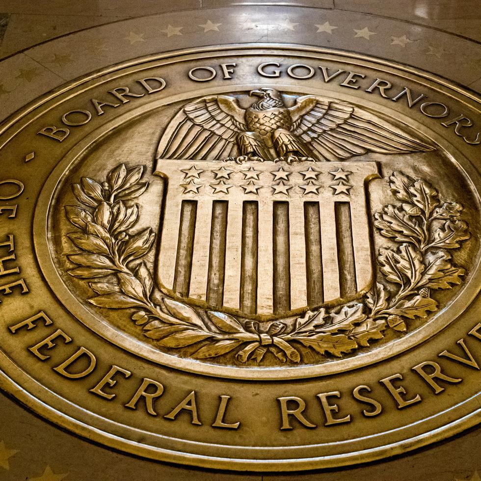 Estandarte de la Reserva Federal de Estados Unidos en su sede en Washington.