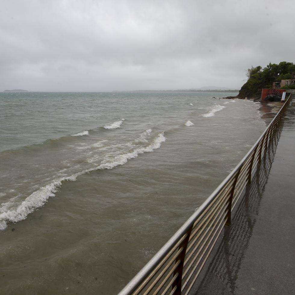 22 de Agosto del 2020  El paso de la tormenta Laura  por PR  afecta el  tiempo  con lluvia marejadas altas en el  mar  y  vientos  malecon de naguabodavid.villafane@gfrmedia.com 