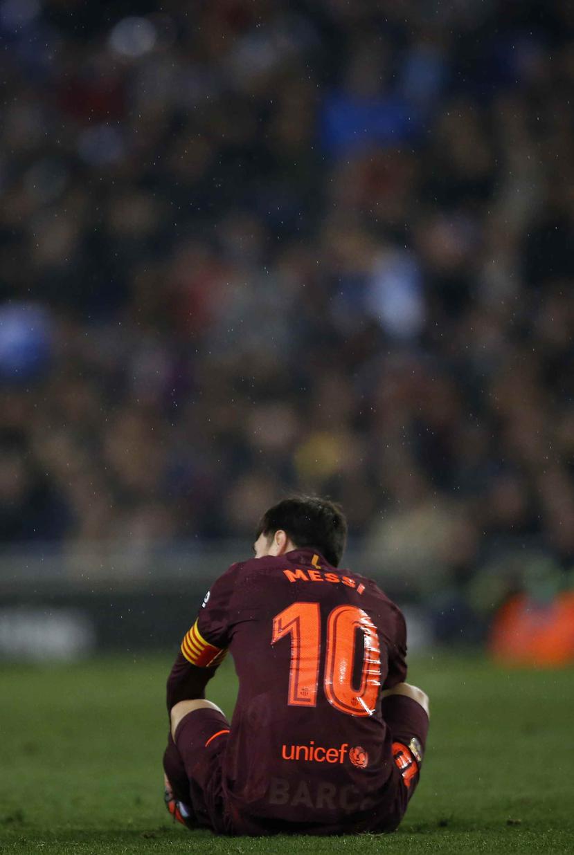 Lionel Messi reacciona luego de fallar un penal frente al Espanyol. (AP)