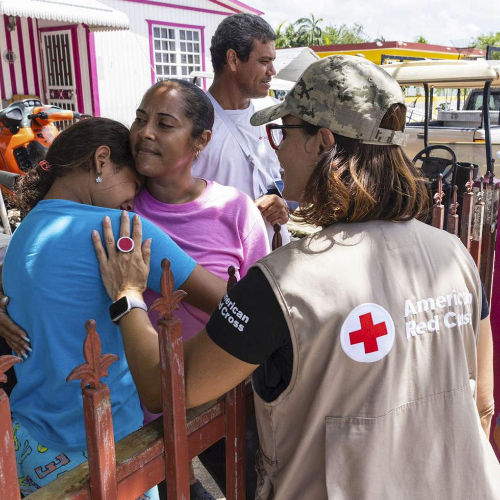 La Cruz Roja Americana evalúa daños en casas afectadas por el huracán Fiona