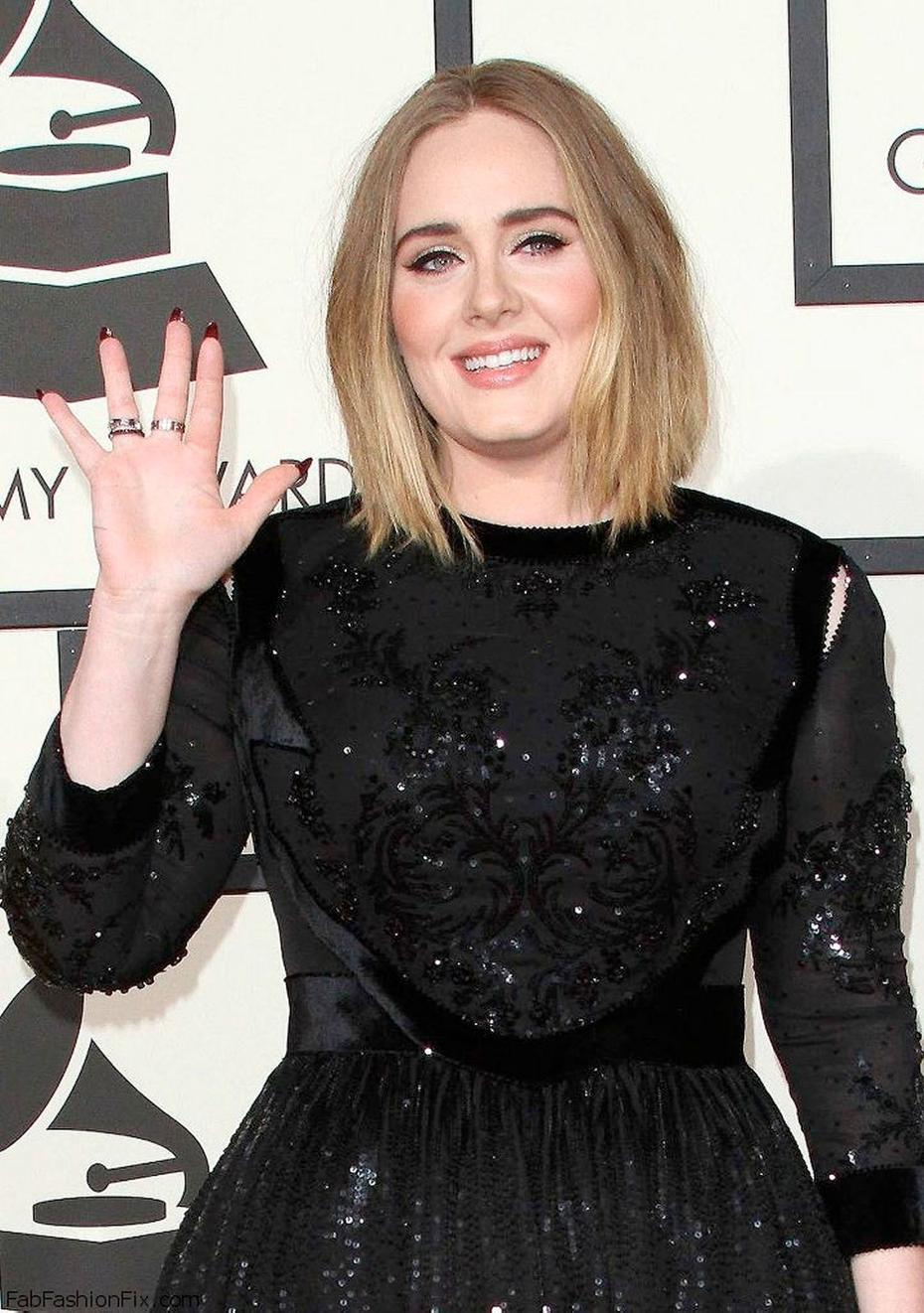 Adele a su llegada a la ceremonia de premios Grammy en el 2016.