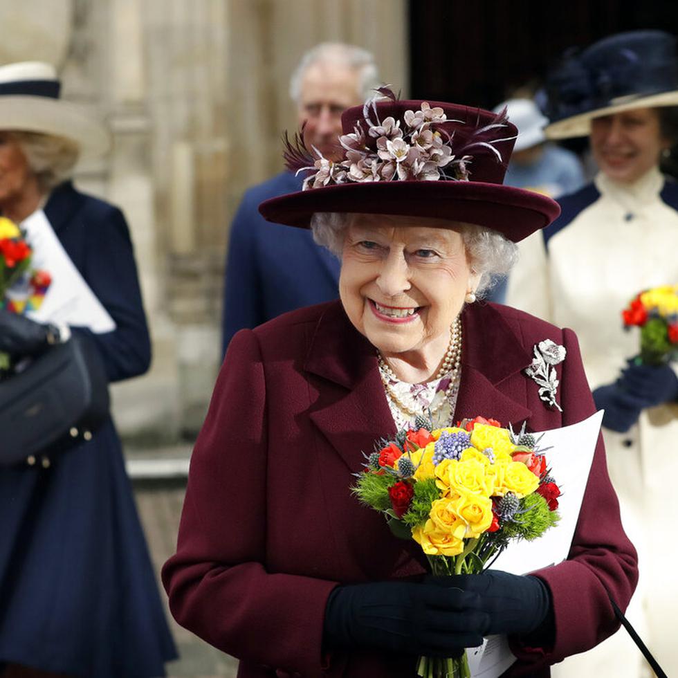 Con la muerte del príncipe Philip, su confidente y asesor, Elizabeth II continúa sola los últimos años de su reinado. (AP)