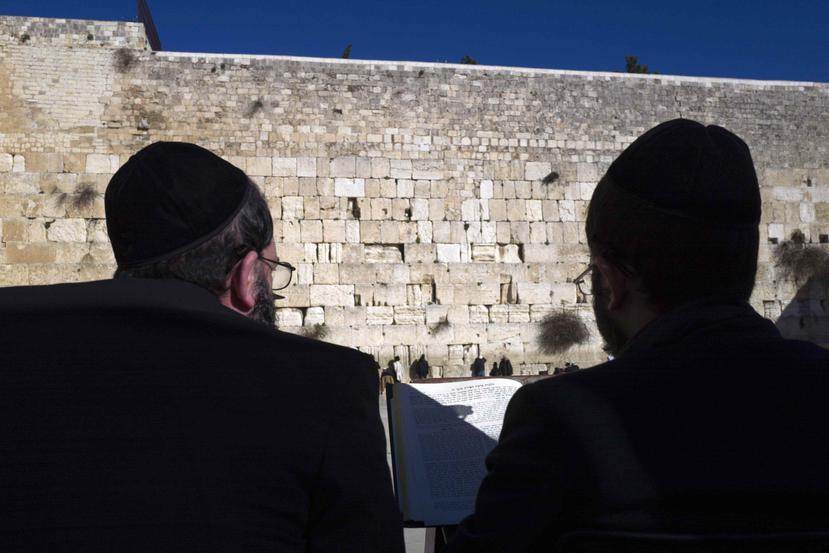 Los practicantes dicen que sus servicios están en demanda, mayormente por hombres judíos ortodoxos.