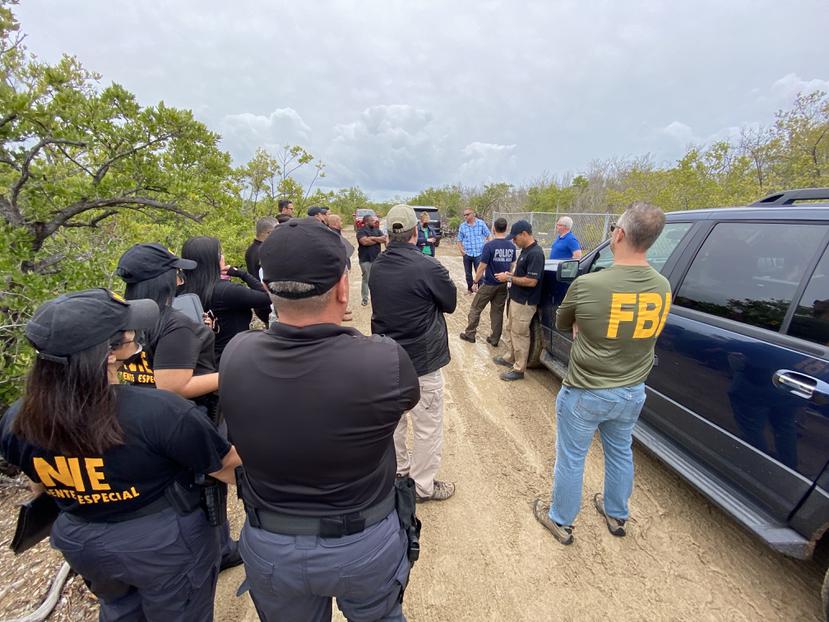 Oficiales de la fiscalía federal, FBI y otras agencias llevaron a cabo una inspección ocular en los terrenos invadidos en la Reserva Natural de la Bahía Jobos en Salinas. (Arhivo).