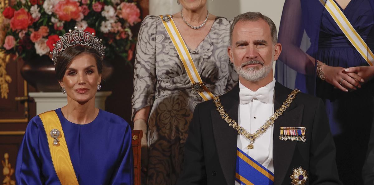 Los reyes de España, Felipe VI y Letizia, durante la cena de gala con motivo de su visita de Estado a Países Bajos, este miércoles en Ámsterdam. EFE/ Chema Moya