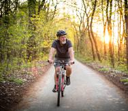 El ejercicio cardiovascular suave ayuda al corazón. Los paseos en bicicleta son una buena opción.
