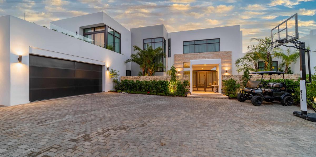 A la venta por $28 millones: entramos a “vibrante” mansión en Dorado