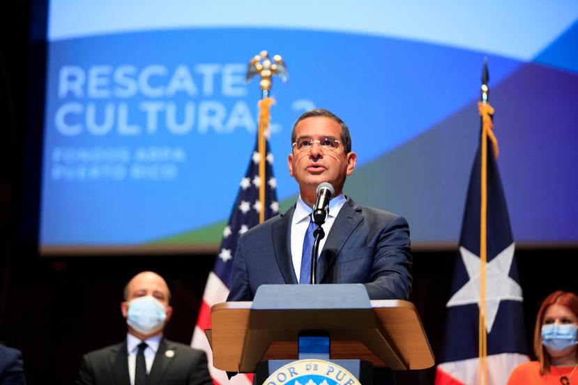 El gobernador Pedro Pierluisi durante el anuncio de los fondos para instituciones culturales.