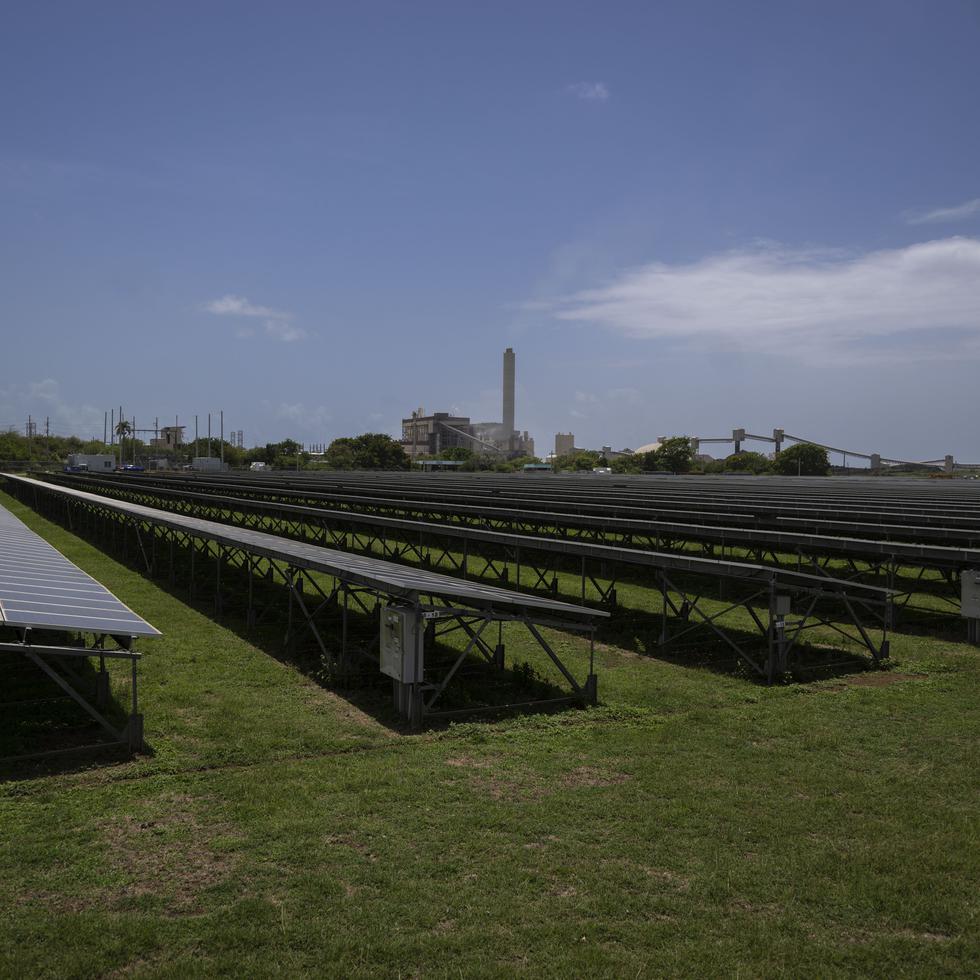 Desde la década pasada, AES opera la finca solar AES Ilumina, en Guayama, a pasos de la central que funciona a base de carbón en ese municipio.