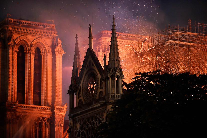No se celebró misa en Notre Dame por primera vez desde la Revolución Francesa. (AP)