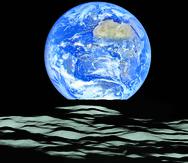 Fotografía del Planeta Tierra tomada desde la superficie de la Luna.