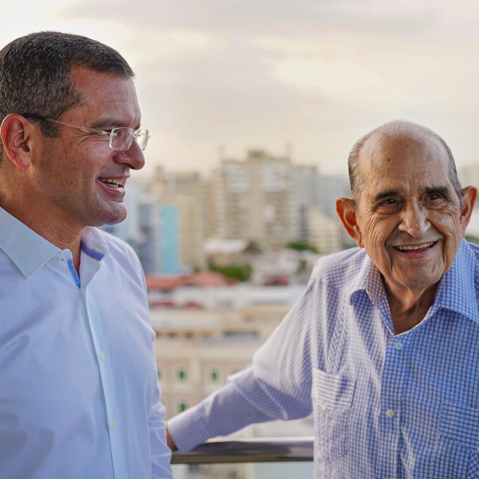 El gobernador Pedro Pierluisi y su padre, Jorge Pierluisi Díaz.