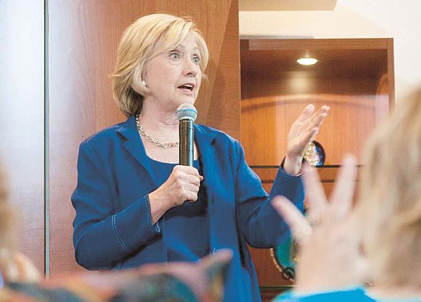 Clinton ya había defendido la revocación del embargo, al escribir en su libro "Hard Choices" ("Decisiones difíciles") que ella le recomendaría al presidente echar otro vistazo a la prohibición comercial. (AFP)
