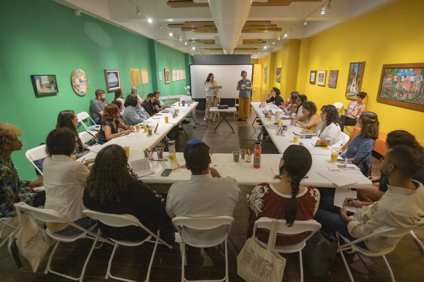 La organización Voices in Contemporary Arts llevó a cabo un taller sobre entrevistas a artistas en la Fundación Cortés, en el Viejo San Juan.