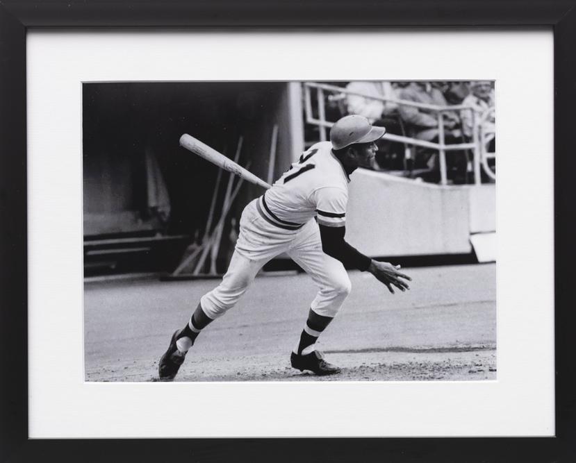 Una de las imágenes disponibles en la tienda digital de El Nuevo Día, capta el batazo con el que Roberto Clemente conectó el hit número 3,000 el 30 de septiembre de 1972 en el desaparecido estadio Three River de los Piratas de Pittsburgh.