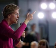 La senadora demócrata y precandidata a la presidencia Elizabeth Warren reclama mejores servicios de salud para los viequenses. (AP)