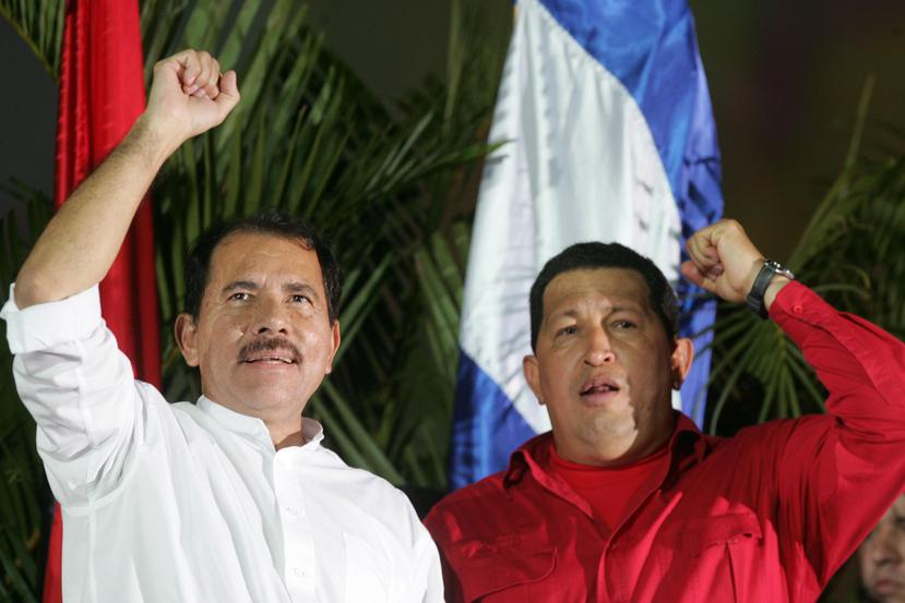 El presidente de Nicaragua Daniel Ortega junto a su homólogo venezolano Hugo Chávez durante una reunión en 2007.