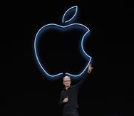 Cuando se le preguntó cómo funcionaría Apple bajo su dirección, Tim Cook dijo que Apple necesitaba "ser dueña y controlar las tecnologías primarias usadas en los productos que vendemos".