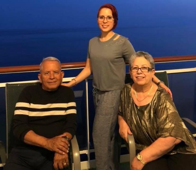 Rubén Merced y Sonia Goveo junto a su hija Elisabet. (Captura / Facebook)