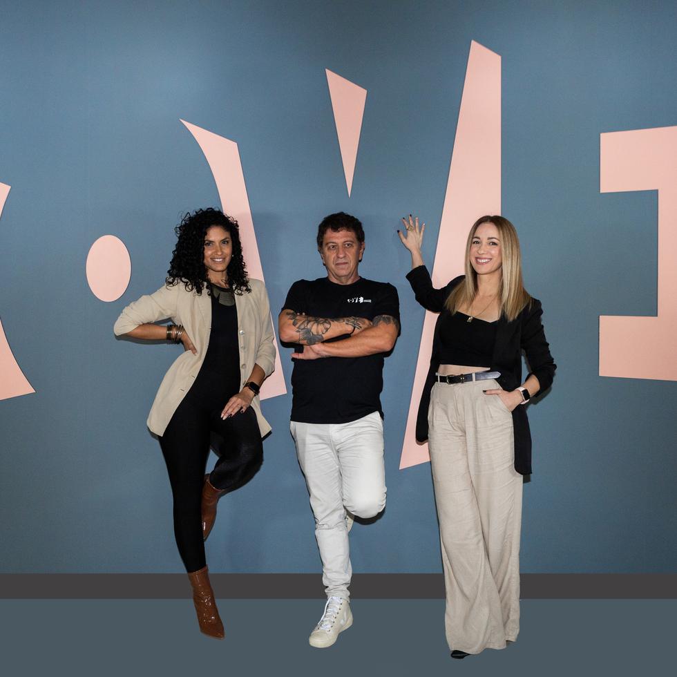 De isquierda a derecha, Patricia Ramírez, Juan Carlos Rodríguez y Marisol Hernández, parte del management de LOVE.