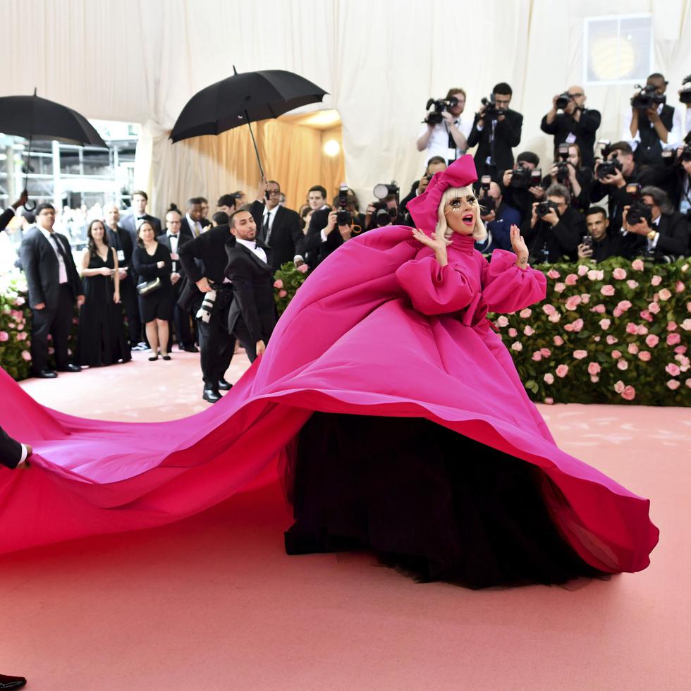 Foto de archivo del atuendo con el que llegó Lady Gaga a la Gala del Met en Nueva York, el 6 de mayo de 2019.