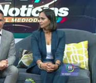 Los reporteros Arnaldo Rojas y Nuria Sebazco, durante la transmisión de "Las Noticias Al Mediodía".