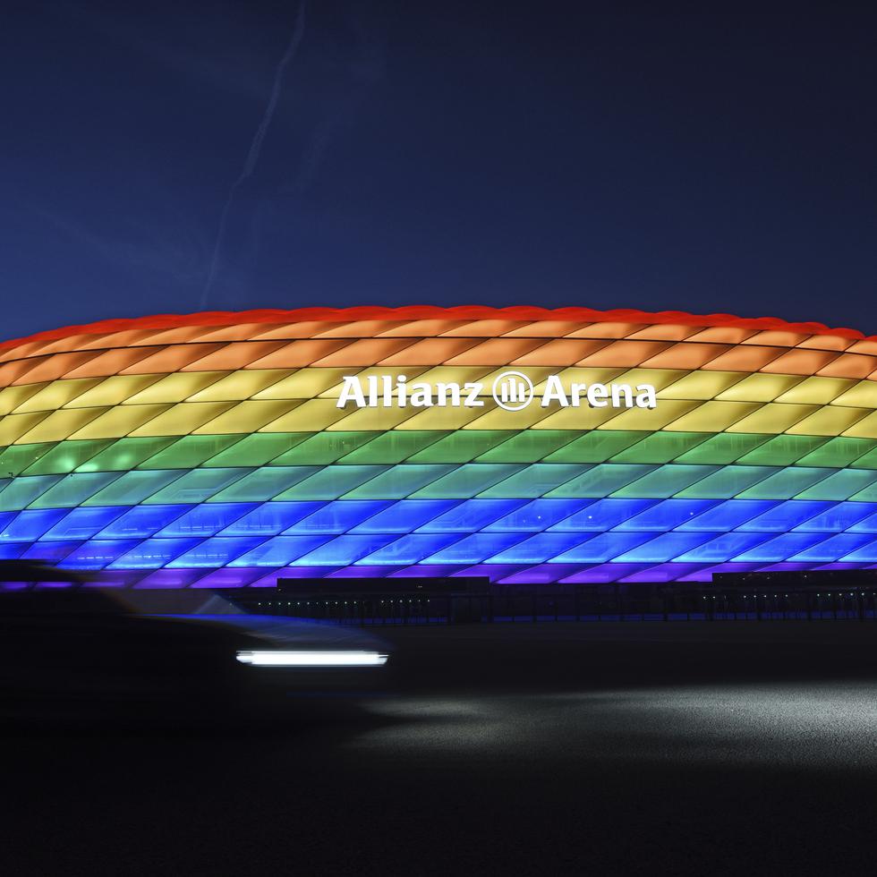 En 2016, el estadio de Múnich fue iluminado con los colores del arcoiris en ocasión del Christopher Street Day.