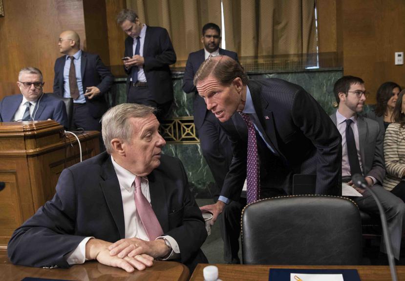 Entre los senadores que presentarán la medida figuran Richard Durbin (a la izquierda), y el senador de Connecticut, Richard Blumenthal (derecha). (AP)