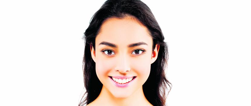 Opta por tonalidades neutrales que resalten tu belleza sin hacerte ver demasiado maquillada. (Shutterstock)