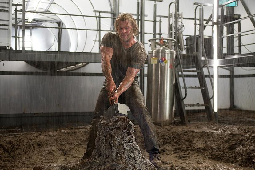 "Thor: Ragnarok" contiene la acción y el espectáculo que se espera de una producción de Marvel, aunque esta vez se aleja de la seriedad de entregas anteriores y abraza un tono irónico y bromista. (IMDB)