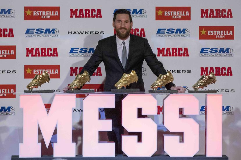 Messi con sus cinco Botas de Oro. (AP)